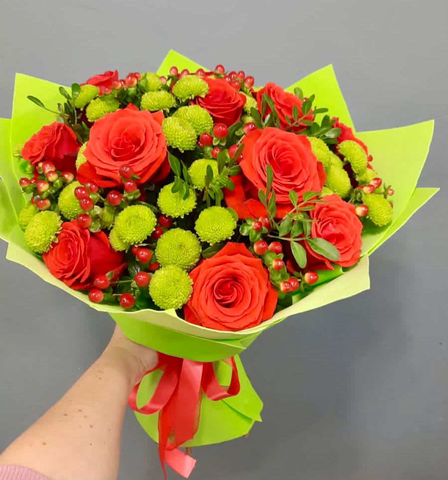 Букет цветов из: Хризантемы и Розы в Гофицком