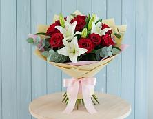 Букет цветов из:  Лилии и Розы в Гофицком