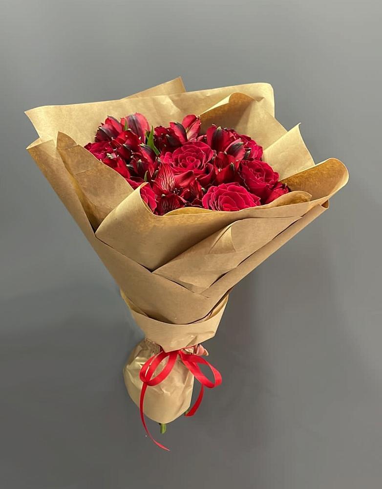 Букет цветов из: Альстромерии и Розы в Гофицком