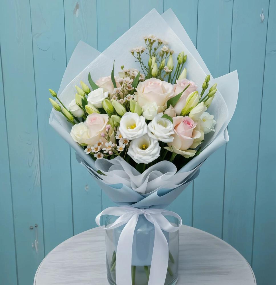 Букет цветов из: Розы и Лизиантусы в Гофицком