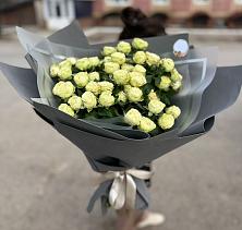 Букет Белые кустовые розы Солинеро в Гофицком