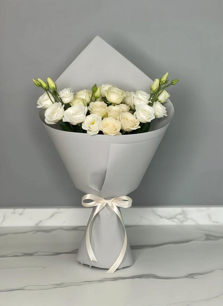 Букет цветов из: Розы и Лизиантусы в Гофицком