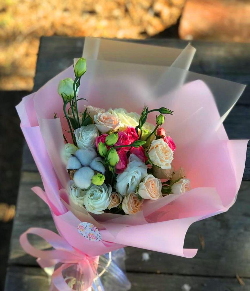 Букет цветов из: Розы и Лизиантусы в Гофицком