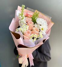 Букет цветов из:  Хризантемы и Розы в Гофицком