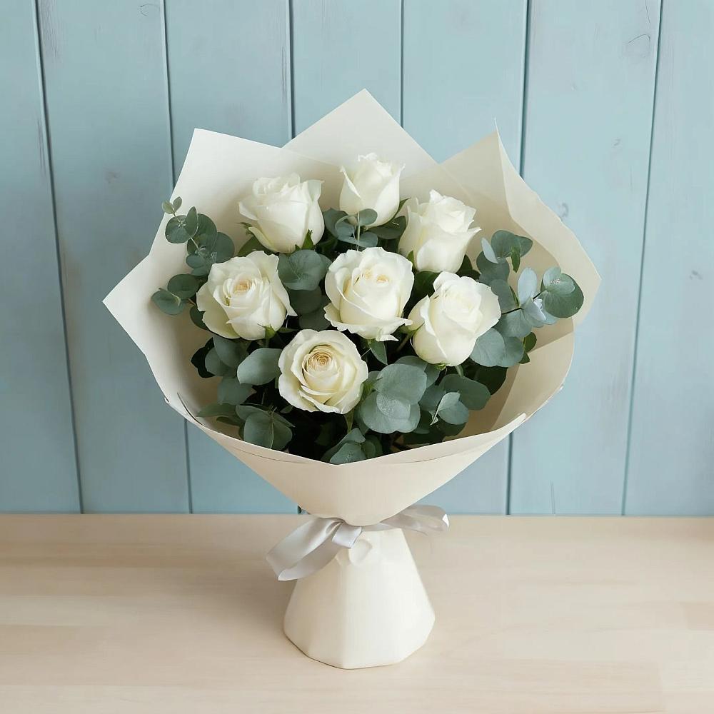 Букет Белые розы в Эвкалипте в Гофицком