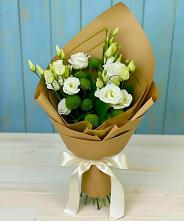 Букет цветов из:  Хризантемы и Лизиантусы в Гофицком