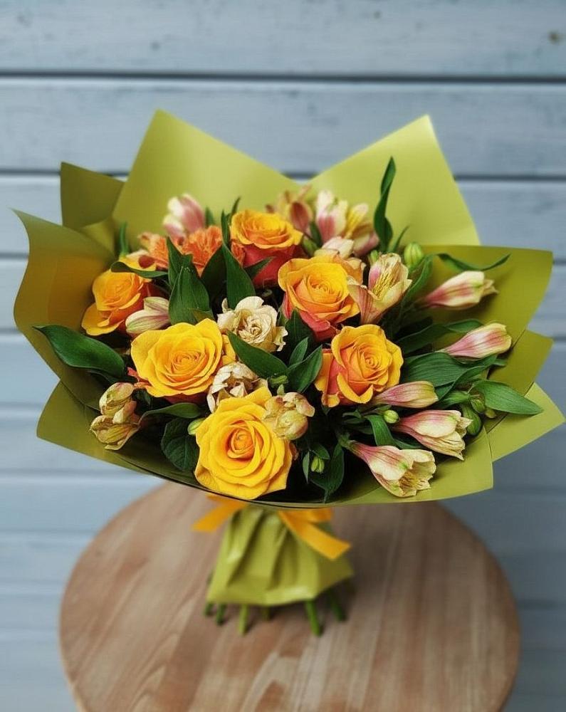 Букет цветов из: Альстромерии и Розы в Гофицком