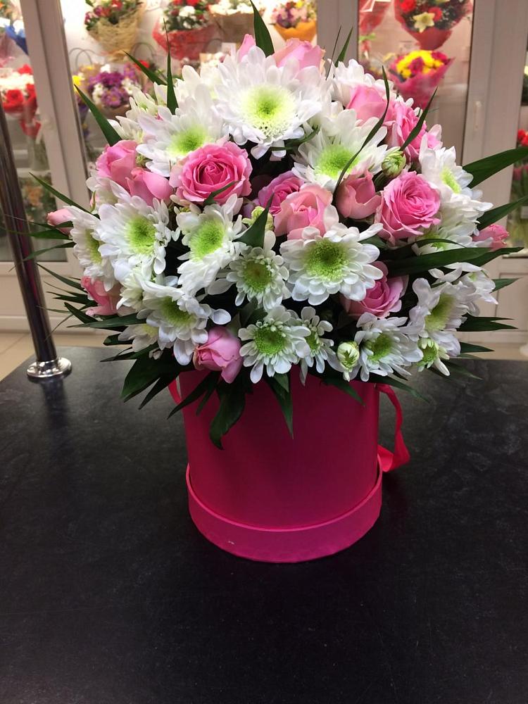 Цветочная композиция из Розы и Хризантемы в шляпной коробке в Гофицком