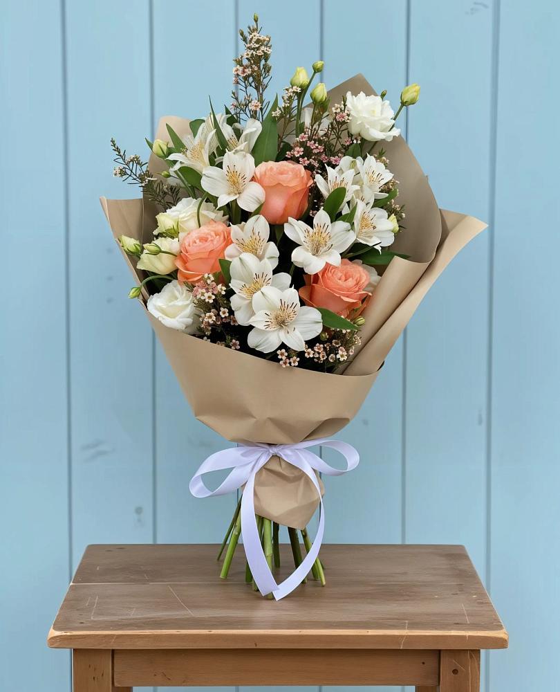 Букет цветов из: Альстромерии, Лизиантусы, Розы и Хризантемы в Гофицком