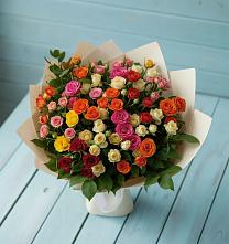 Букет Микс из разноцветных кустовых роз в Гофицком